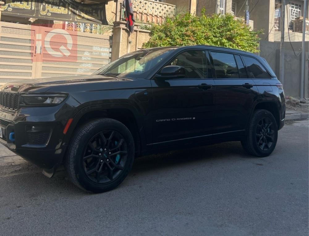 جیپ گراند شیرۆکی